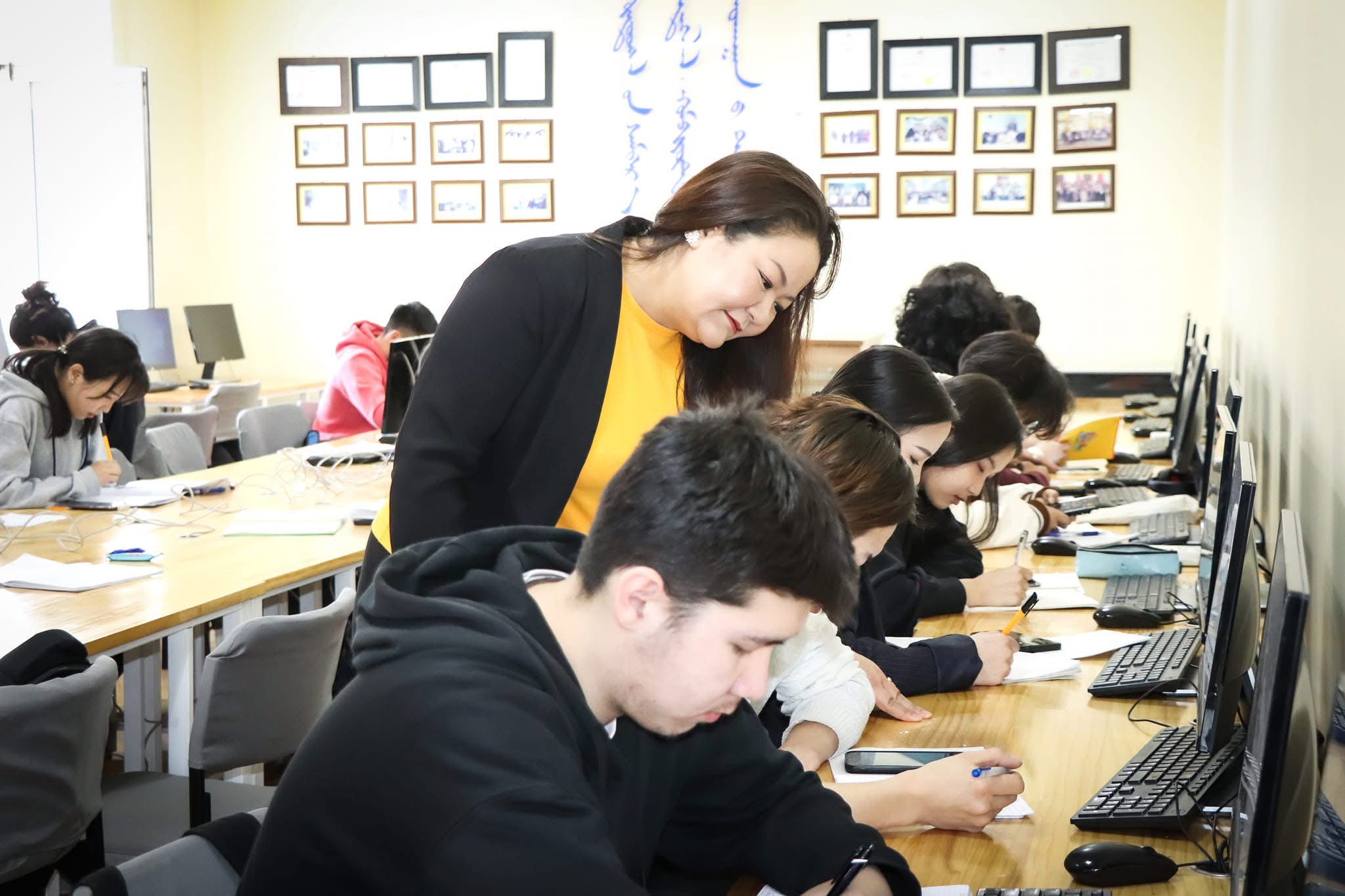 Дэлхийн эрдэмтдийн доктор багш